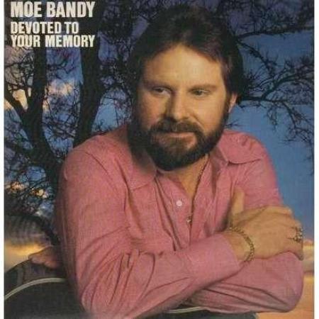 Moe Bandy - Devoted To Your Memory (1983)